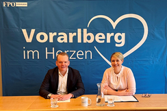 Christof Bitschi und Andrea Kerbleder bei Pressekonferenz