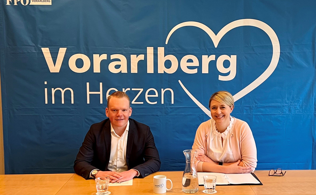 Christof Bitschi und Andrea Kerbleder bei Pressekonferenz