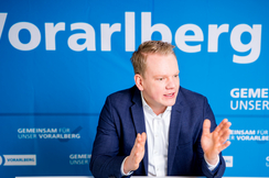 Christof Bitschi bei Pressekonferenz