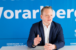 Christof Bitschi bei Pressekonferenz